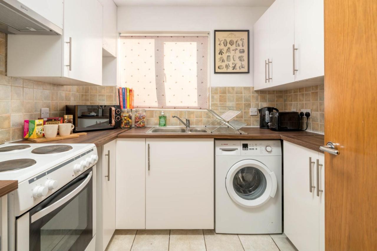 2 Bedroom Flat Near Excel Appartement